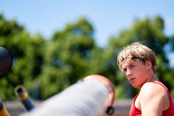 Janik Meyer (MTV 49 Holzminden) im Stabhochsprung am 02.07.2022 waehrend den NLV+BLV Leichtathletik-Landesmeisterschaften im Jahnstadion in Goettingen (Tag 1)